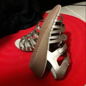 BareTraps Shoes - NWT Baretraps Gold 10W Velcro Strap Wedge Sandals BareTraps Shoes - NWT Baretraps Gold 10W Velcro Strap Wedge Sandals